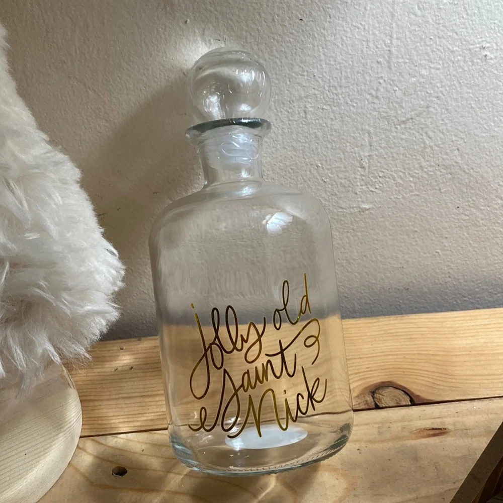 Target Bullseye Jolly Old St. Nick Clear Glass Holiday Decanter NEW